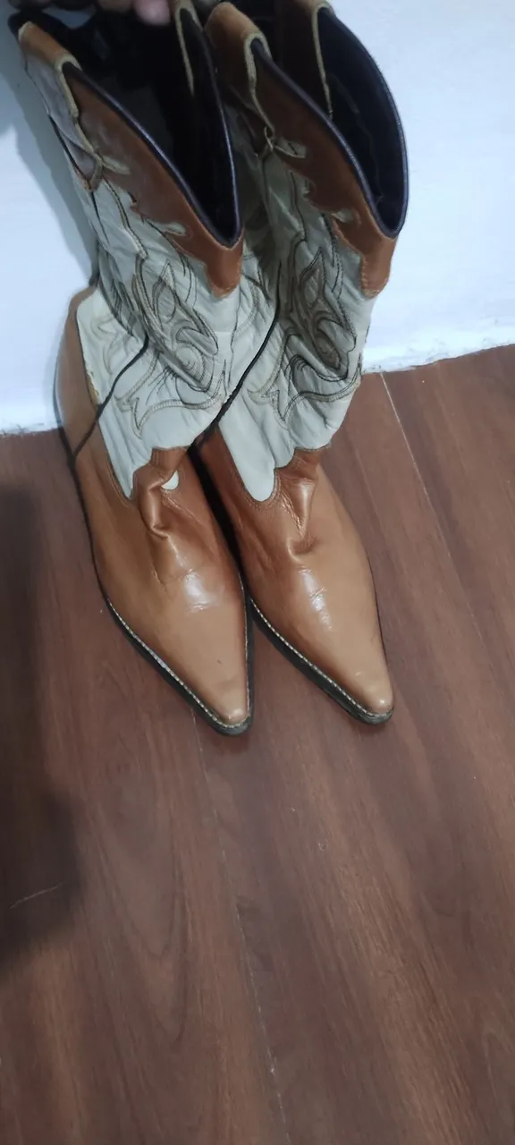 Botas Country em Couro Legítimo - Elegância e Estilo! MONTANA