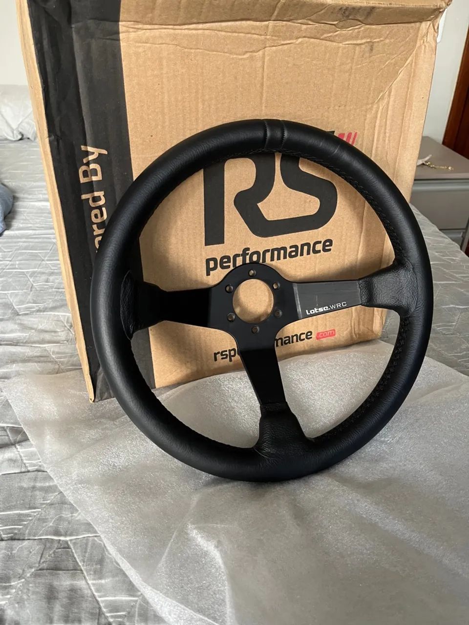 Volante Esportivo Lotse em couro universal 