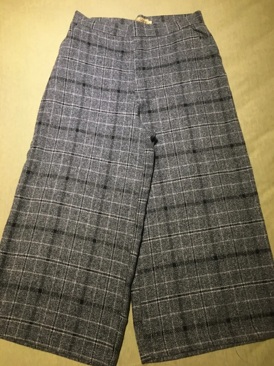 Calça Pantacourt Xadrez Cinza