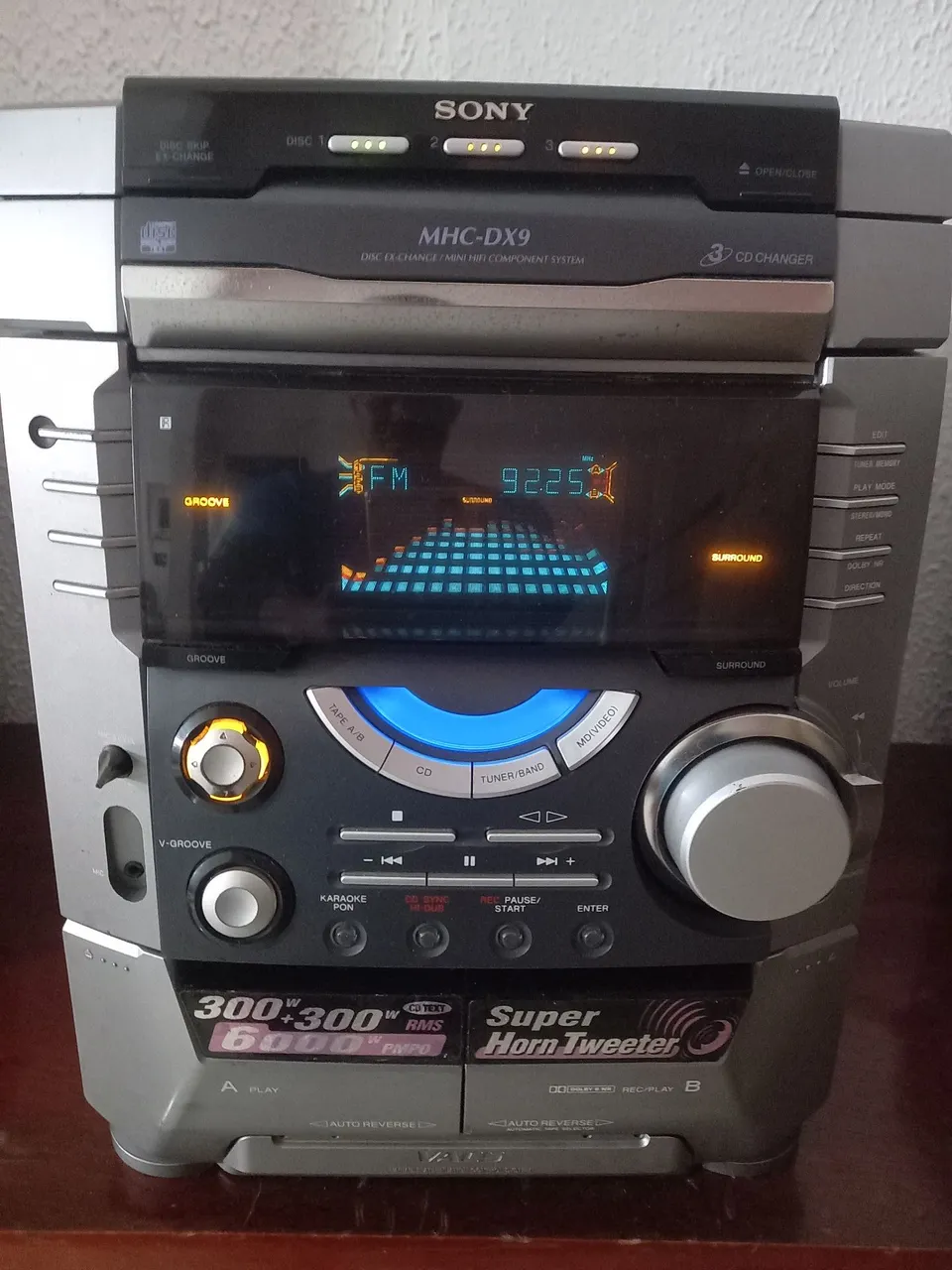 Vendo esse Mini System Sony MHC-DX9 funcionando FM auxiliar e CD