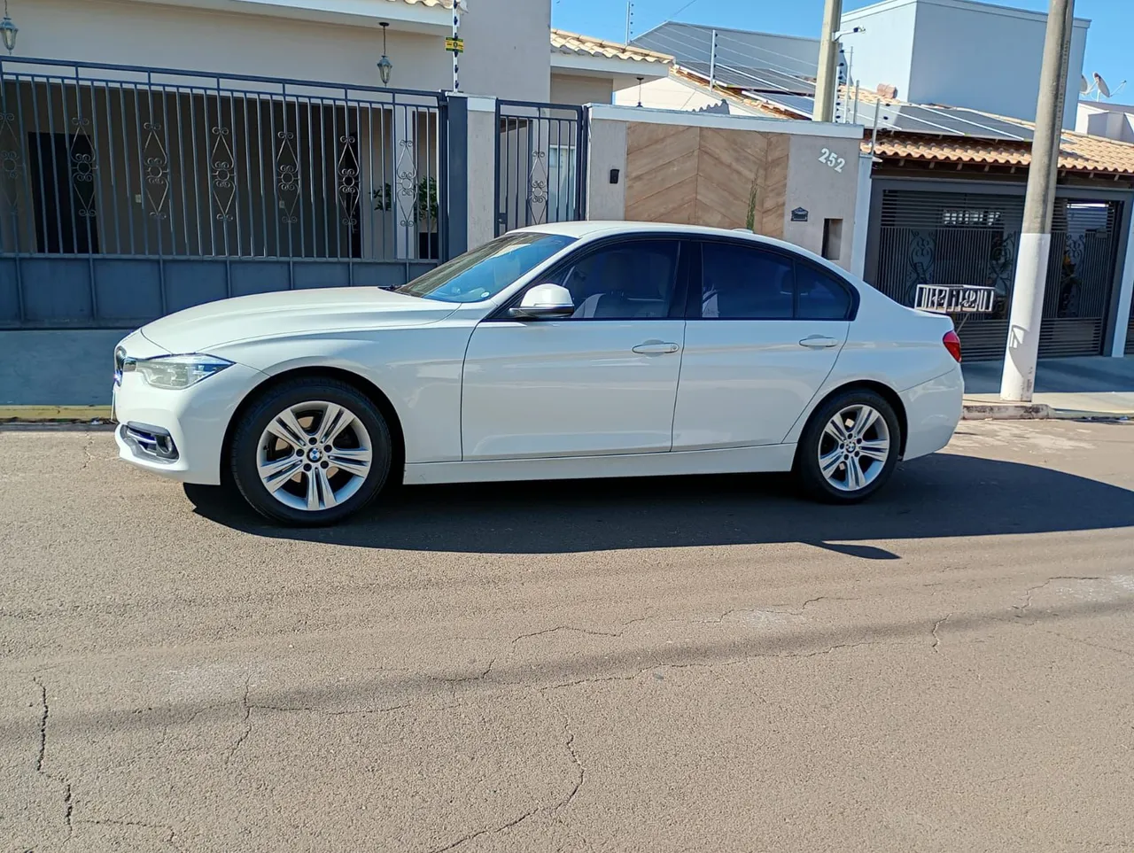 BMW 320i active flex