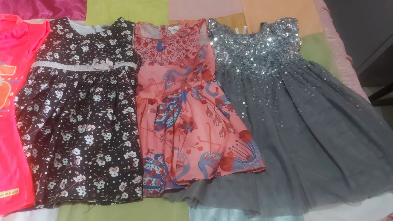 4 Vestidos infantis