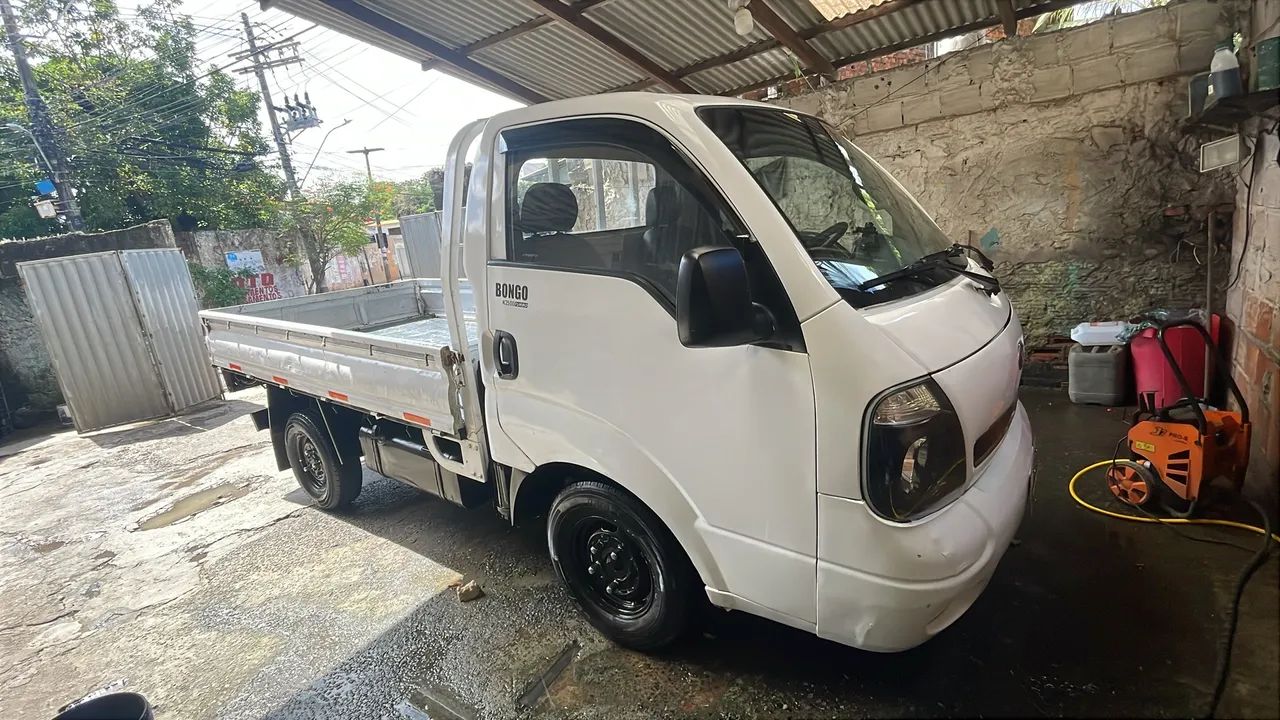Kia Bongo 2011/2012 - Revisada, Pneus Novos, IPVA Pago - R$75.000 - Foto 4