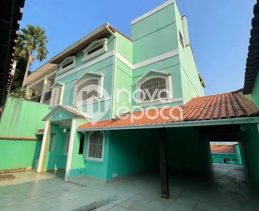 Jardim Vinte e Cinco de Agosto | Casa 3 quartos, sendo 1 suite