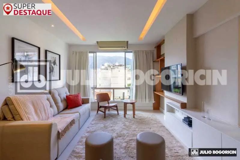 Imobiliária Julio Bogoricin vende imóvel amplo de três dormitórios vista livre 2ª quadra d