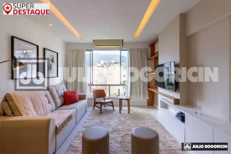 Imobiliária Julio Bogoricin vende imóvel amplo de três dormitórios vista livre 2ª quadra d