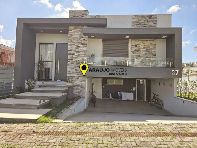 Casa a venda no Alphaville em Resende RJ ( três dormitórios) Linda área de lazer 