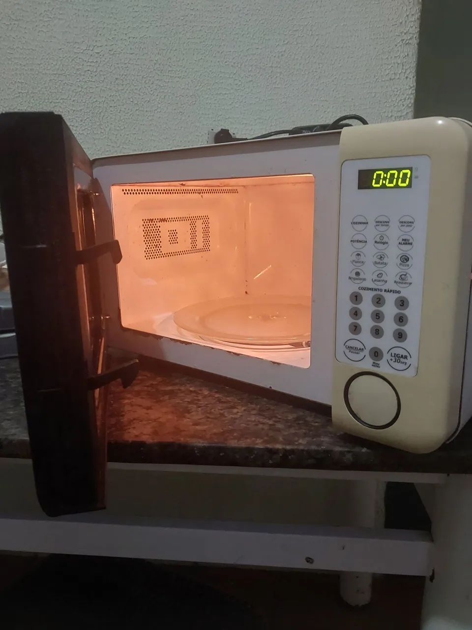 Micro-ondas Midea funcionando a todo vapor. - Foto 2
