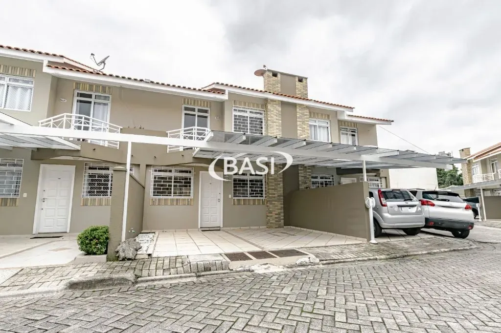 Sobrado á Venda em Condomínio Fechado no Novo Mundo, Curitiba