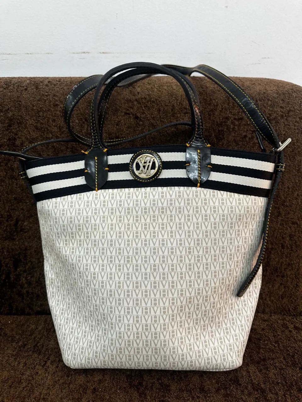 Bolsa Victor Hugo - de mão e com alça transversal em couro