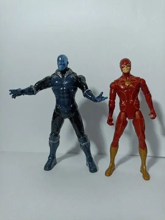 Boneco ELECTRO REPAINT Marvel Universe  - Foto 5