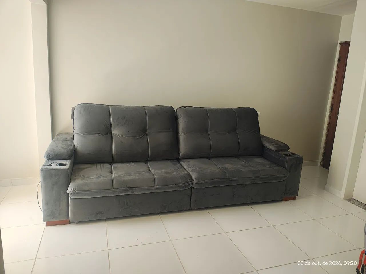Sofá 4 lugares retrátil novo - Foto 2