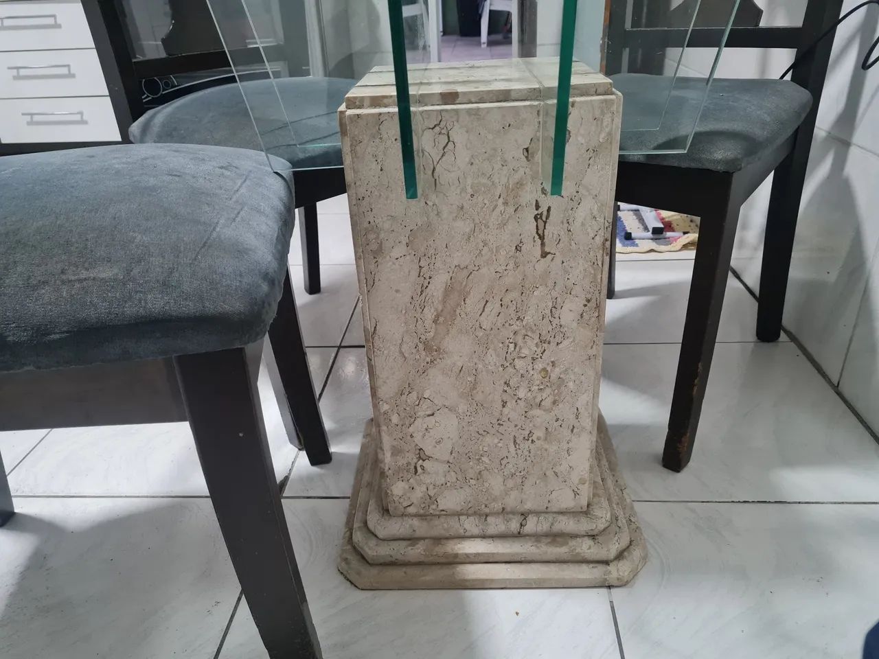 Mesa de jantar tampo de vidro e mármore  - Foto 2