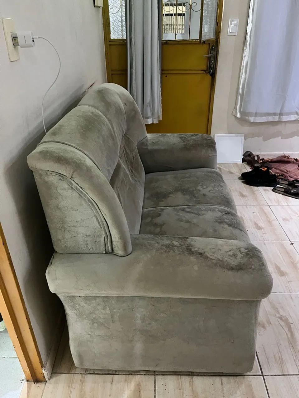 Sofá 2 Lugares Suede Cinza - Estrutura e Espuma Firmes - Foto 2