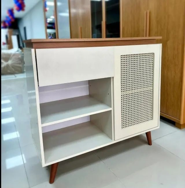 Buffet Bourbon Retrô em MDF: Elegância Compacta com Porta e Gaveta Funcional