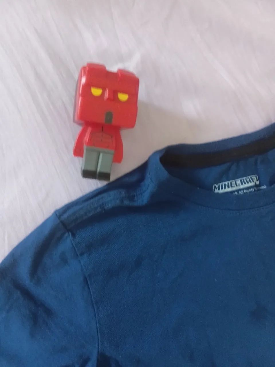 Camiseta infantil minecraft e boneco hellboy - Foto 2