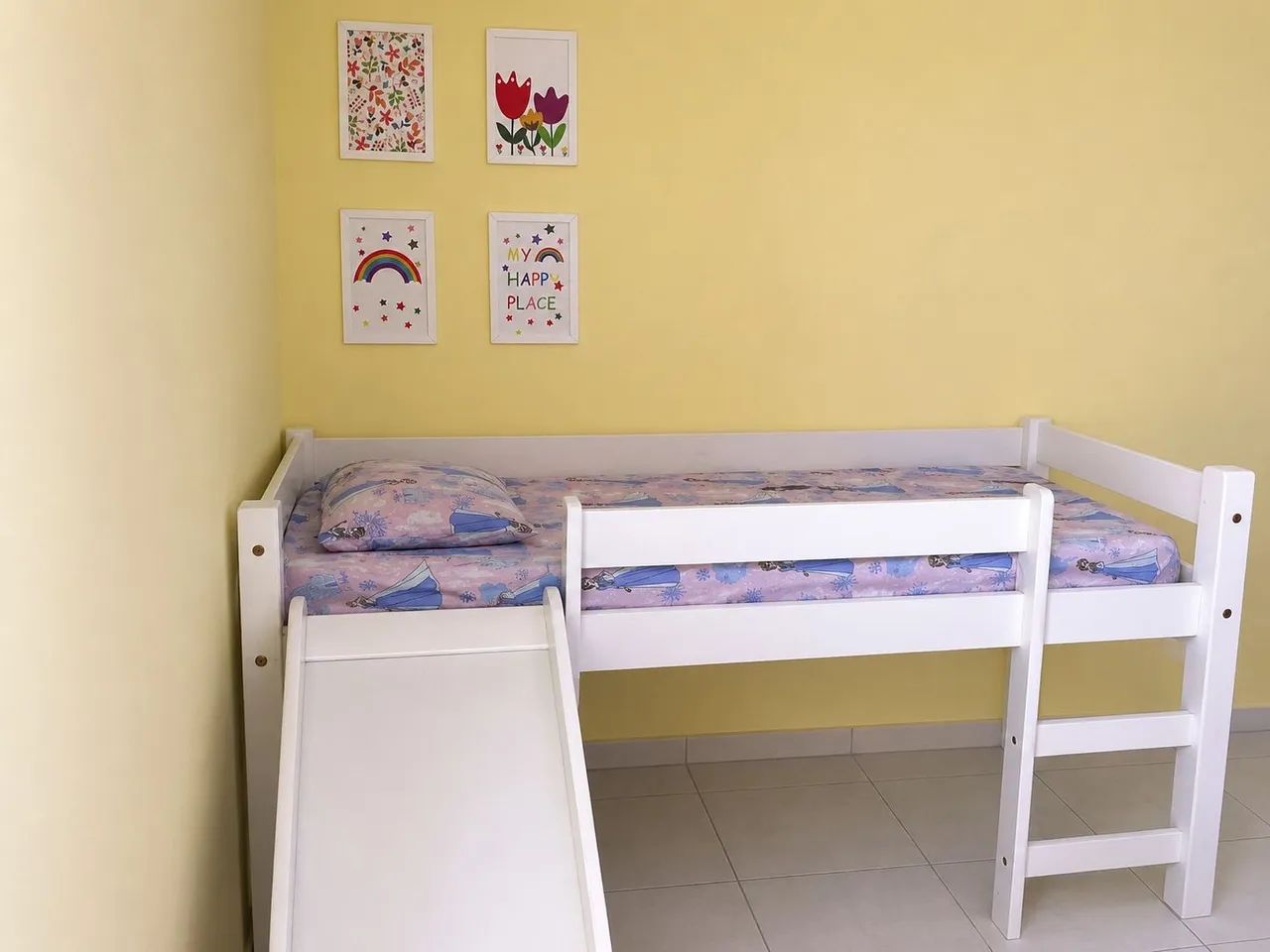 Cama com escorregador 