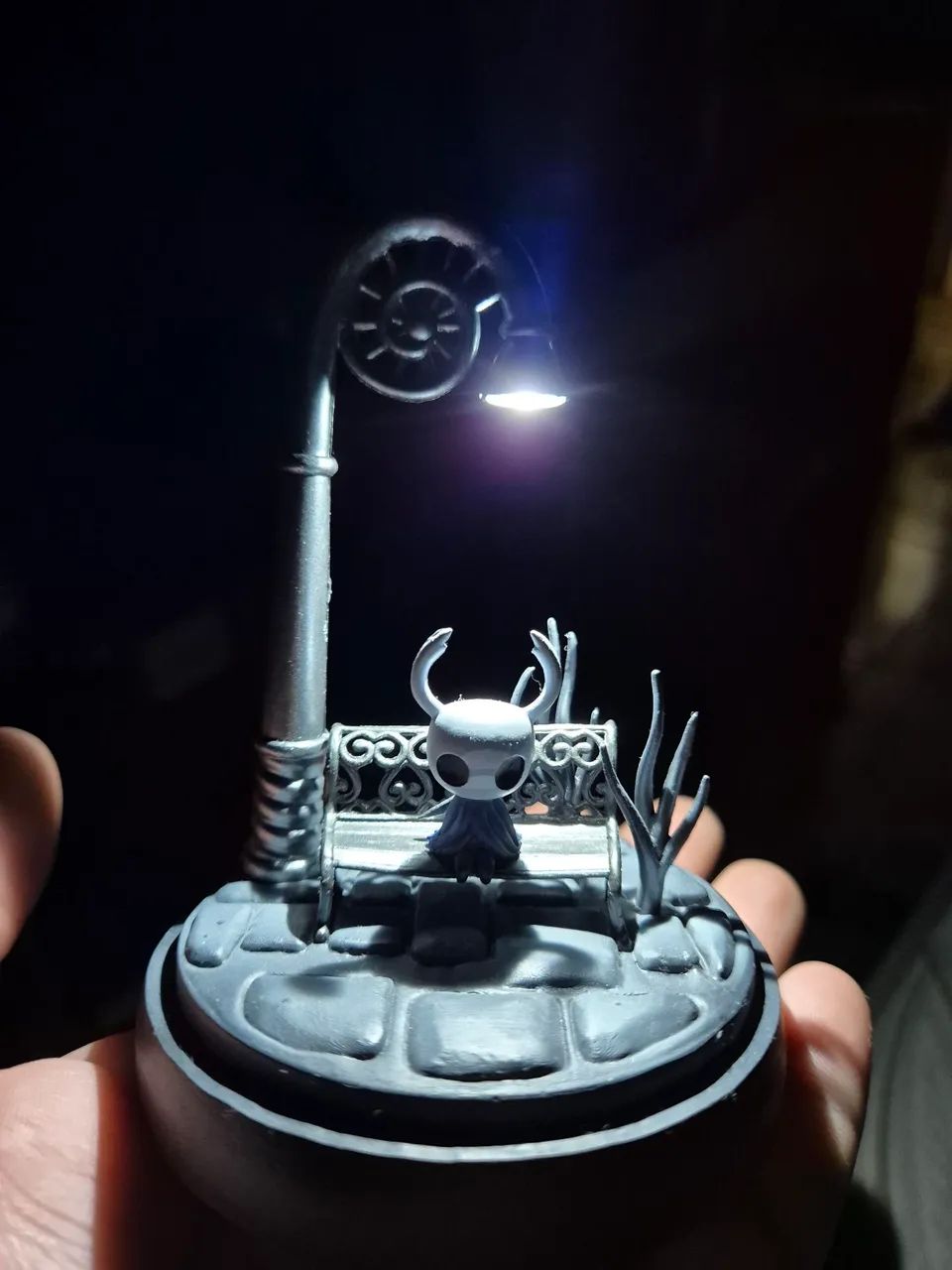 Action figure Hollow Knight com Led