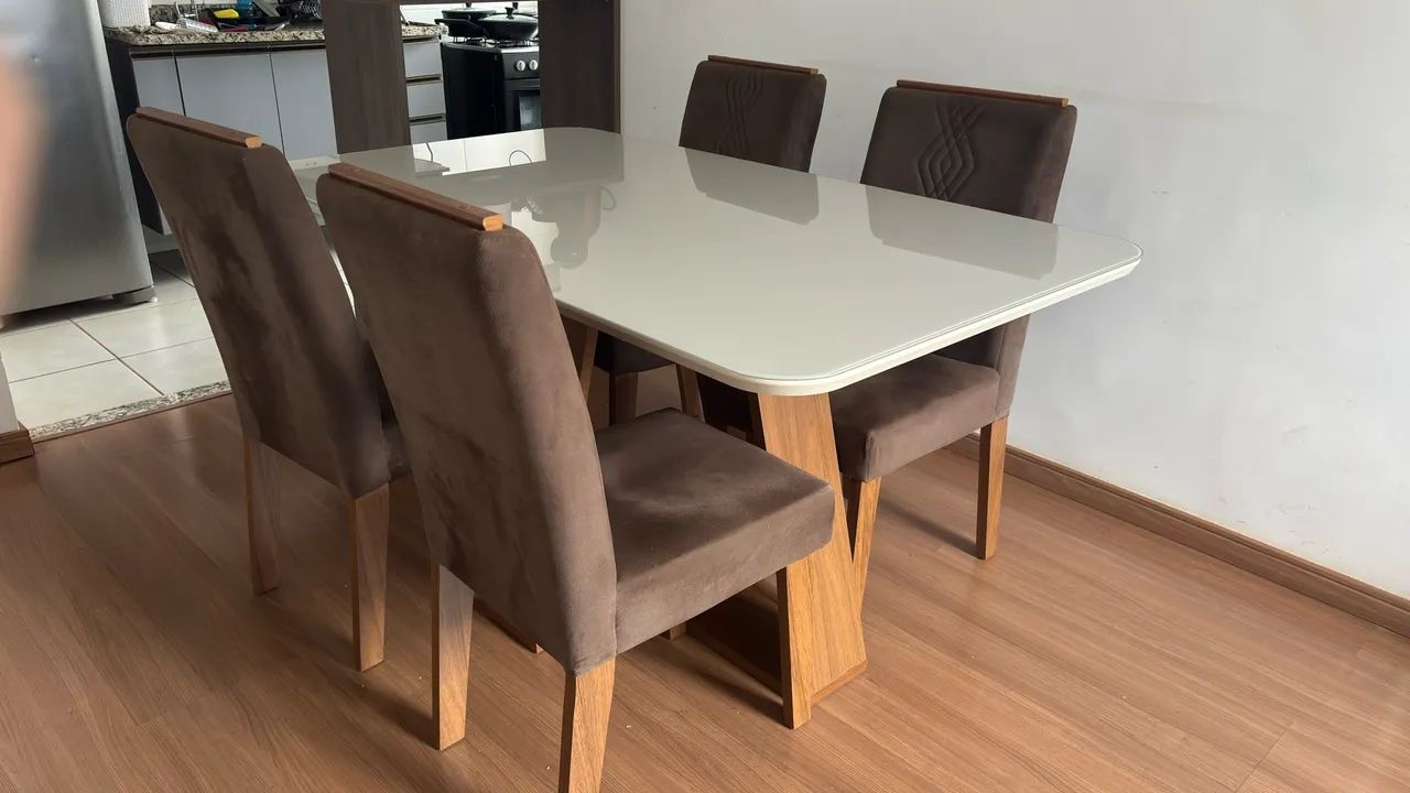 Conjunto de Sala de Jantar - Mesa com 4 Cadeiras - Foto 2