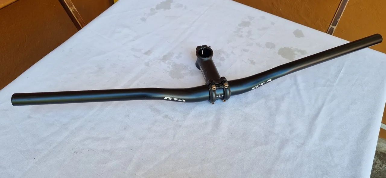 Mesa UNO (100mm) e Guidão GTA 720mm