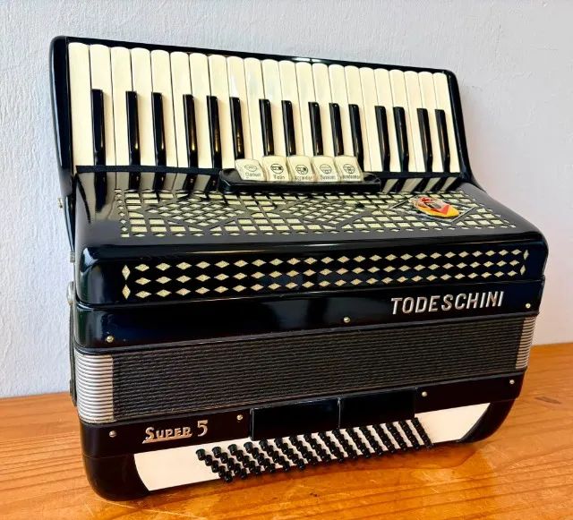 Acordeon Todeschini Super 5 - Foto 2