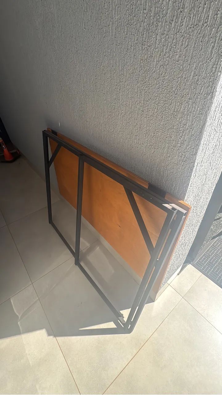 Vendo Mesa Dobrável de MDF e Alumínio  - Foto 3