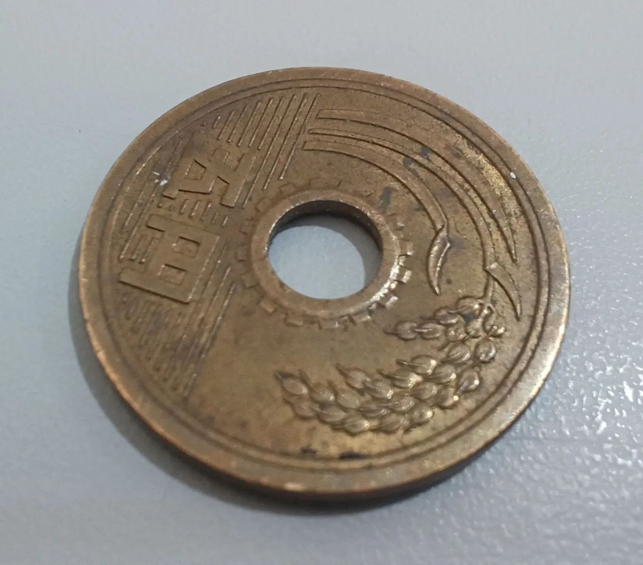Moeda japonesa 5 ienes - Foto 4