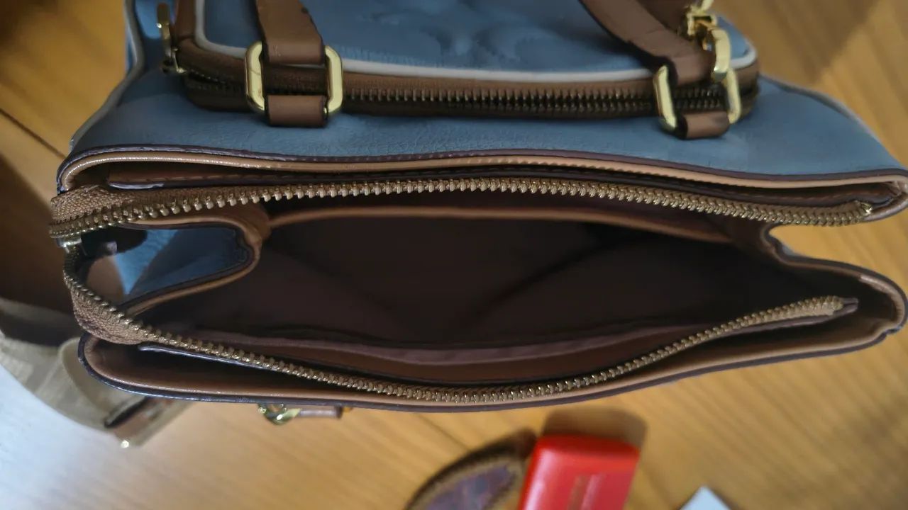 Bolsa luz da lua azul com detalhes off white - Couro - Foto 4