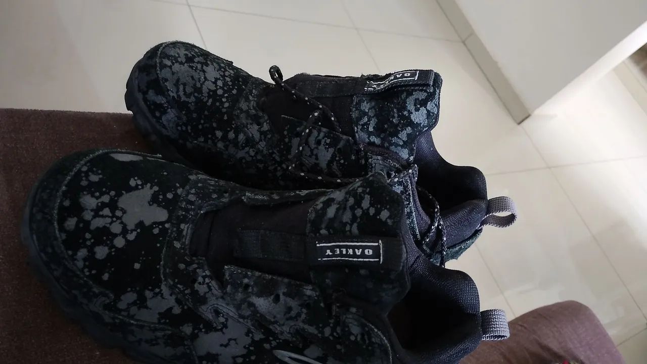 vendo ou troco tênis Okley Roots black  - Foto 3
