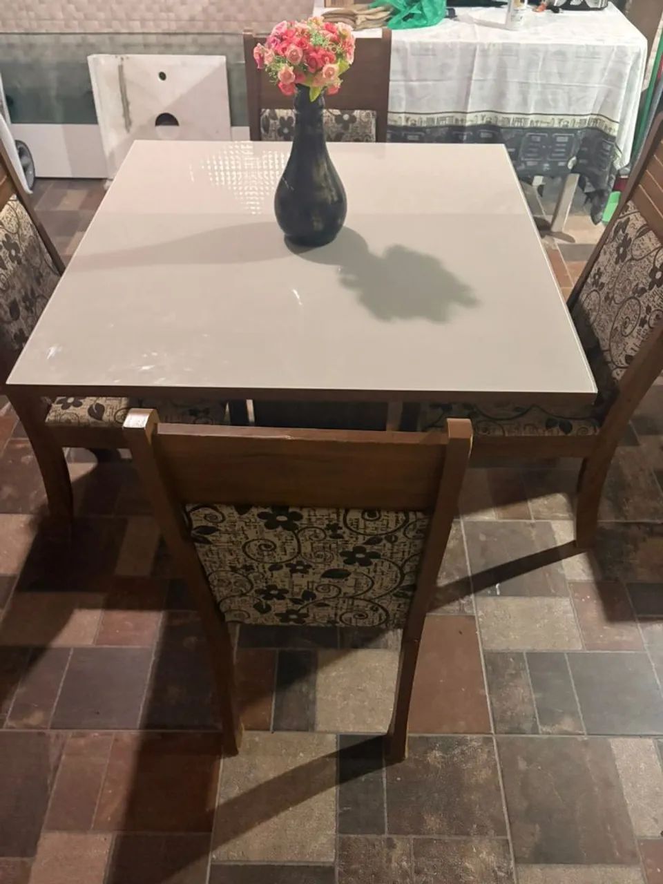 Linda mesa com 4 cadeiras  - Foto 4