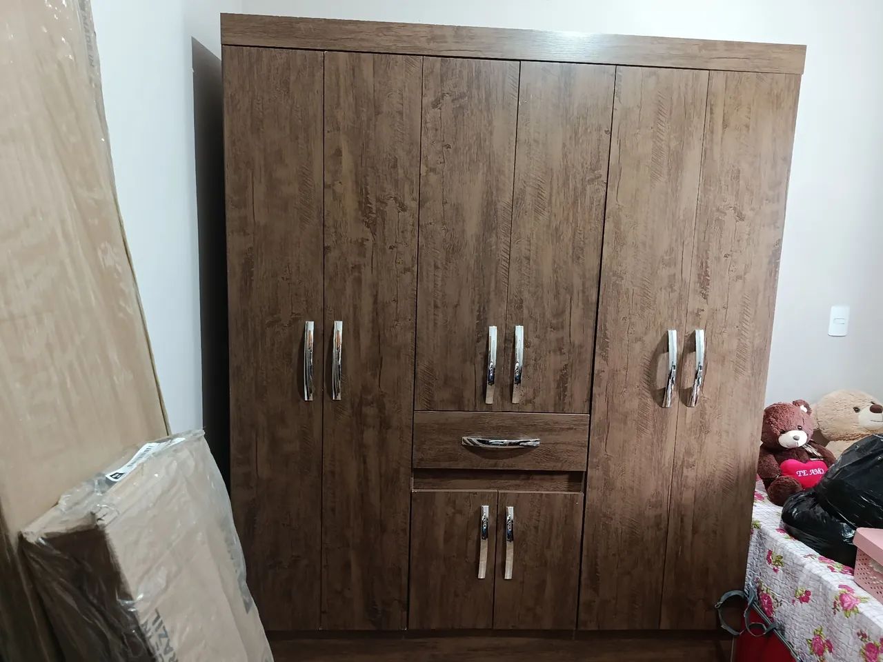 Guarda roupa 6 portas