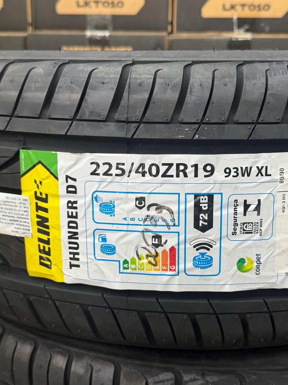 Jogo 4 Pneus Delinte D7 Thunder 225/40ZR19