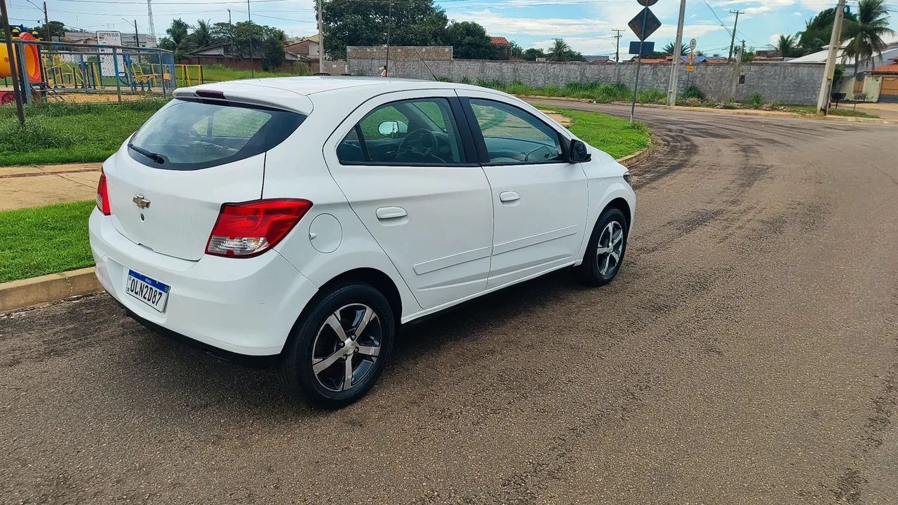 Chevrolet Onix Hatch LT 1.4 8V Flex Power Mec. 4P 2014 - Foto 4