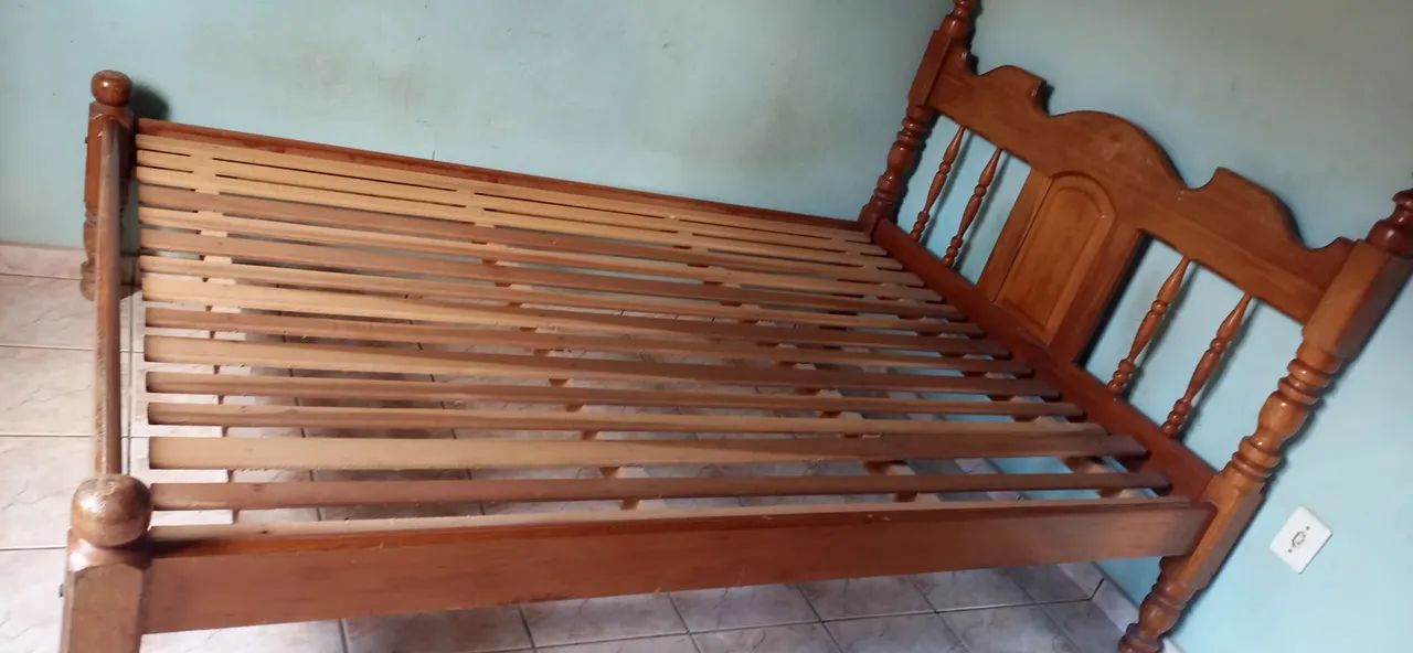 Vende-se cama de madeira - Foto 2