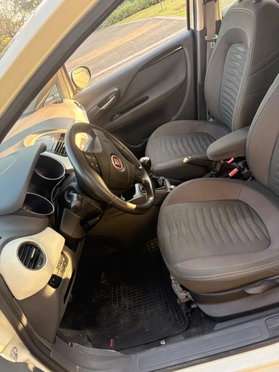 Fiat Punto Punto ESSENCE 1.6 Flex 16V 5p 2016