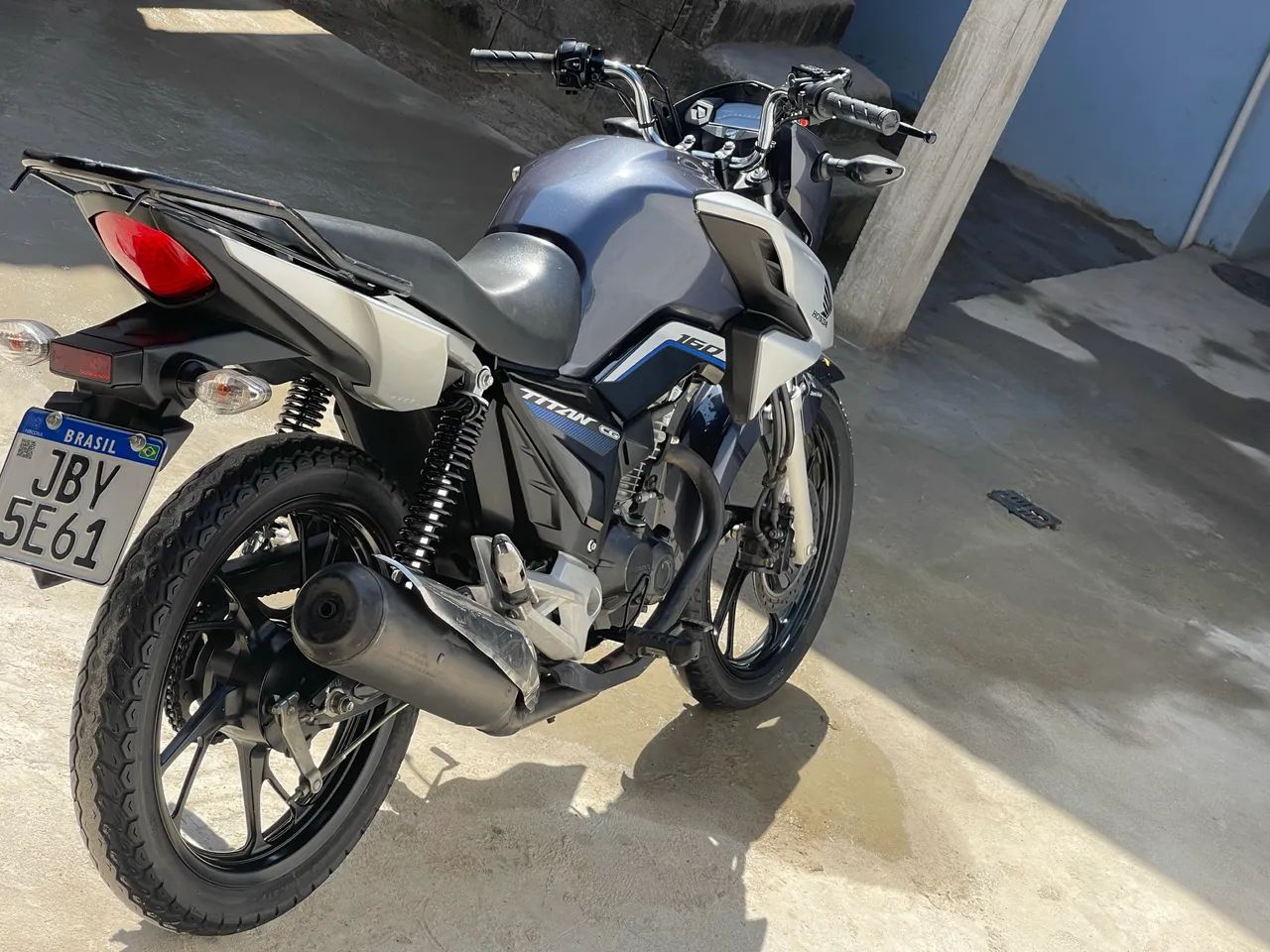 Titan 160 