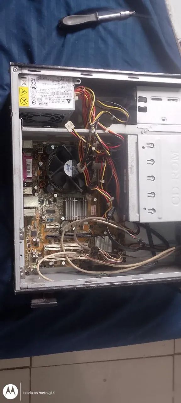 Estou vendendo barato com caixa de som funcionando perfeitamente e com cabos para conecta  - Foto 2