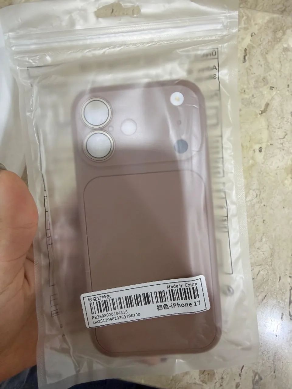 Capinha IPhone 17 marrom - Foto 2