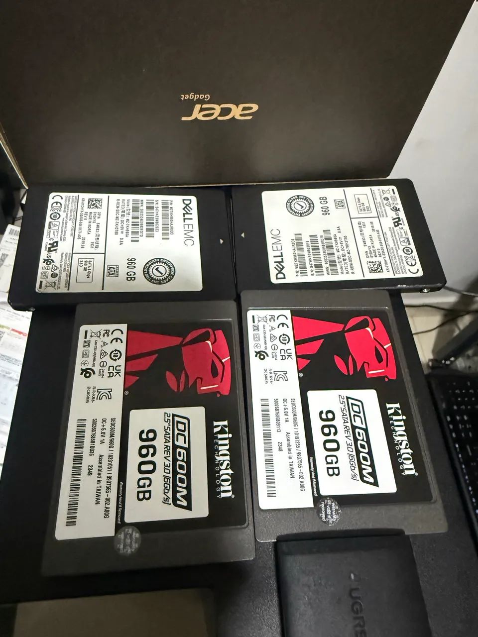 4 UN SSDs 960 GB