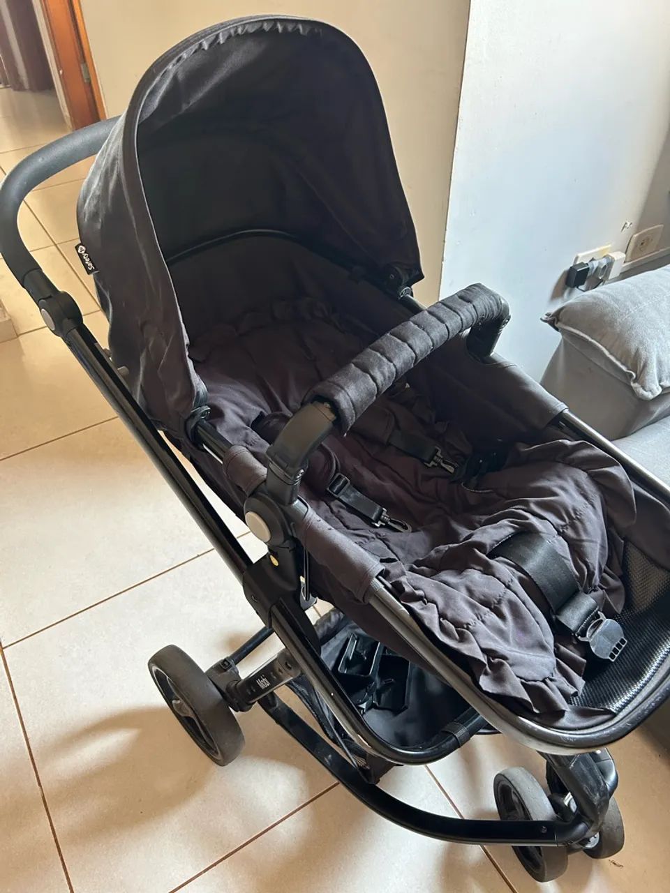 Vendo carrinho + bebê conforto + base para carro - Foto 2