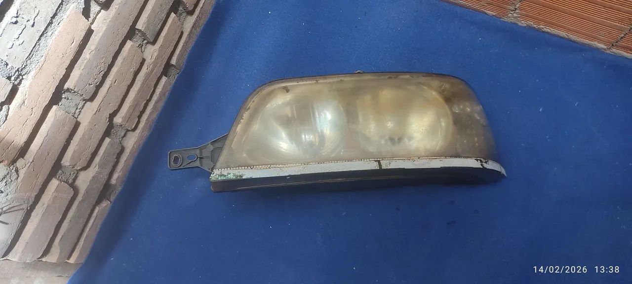 Farol dianteiro lado esquerdo Ducato 2012 usado 