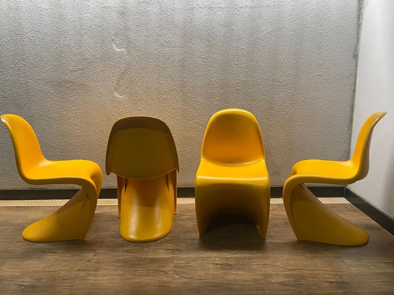 Cadeiras amarelas modernas - design diferenciado - Foto 4
