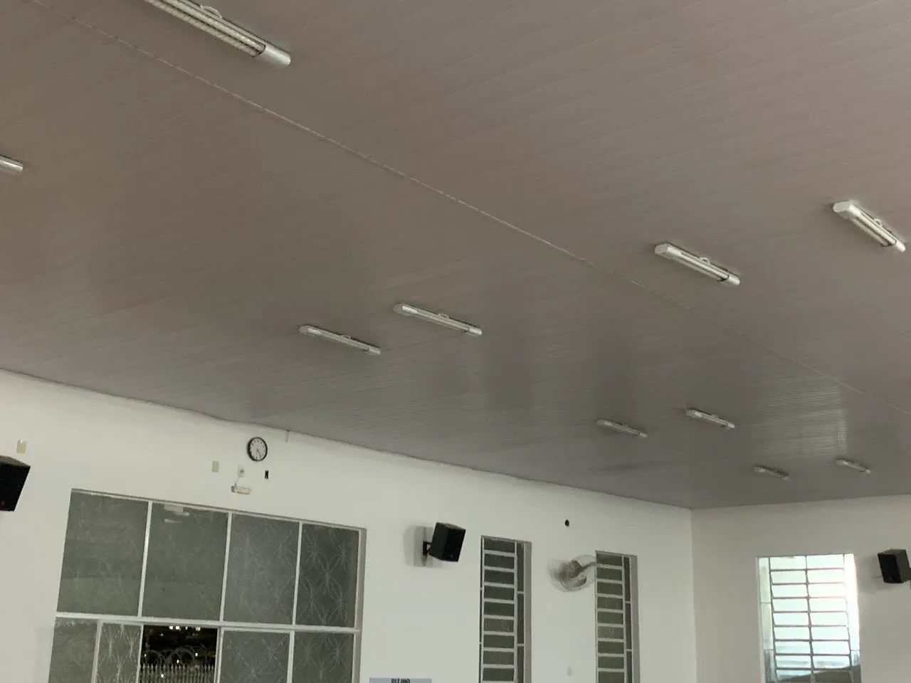 Mesa de som, 4 caixas e multicabos. - Foto 4