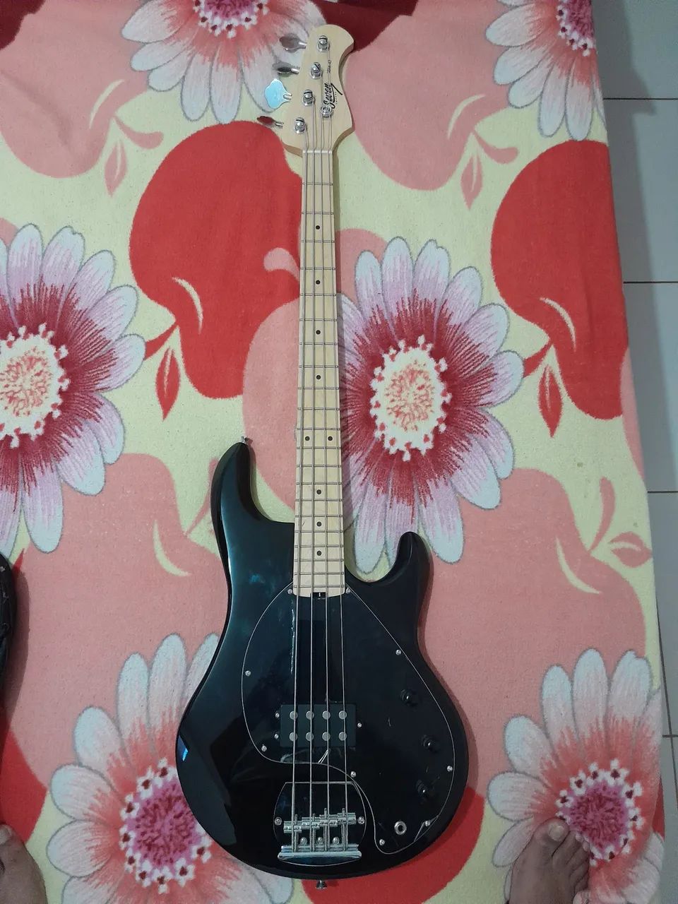 Baixo seven 4 cordas 