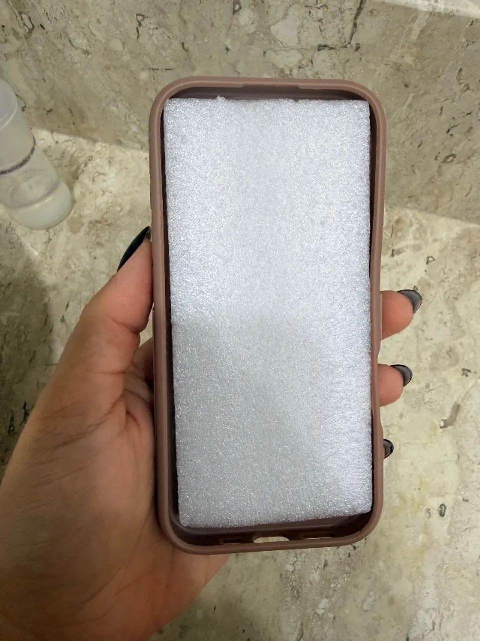 Capinha IPhone 17 marrom - Foto 4