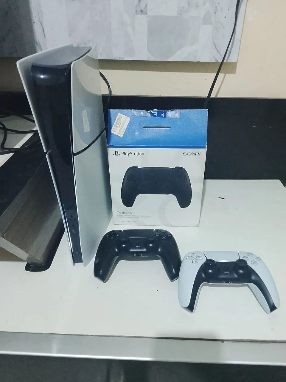 PS5 SLIM (1tb)  (com dois controles originais)