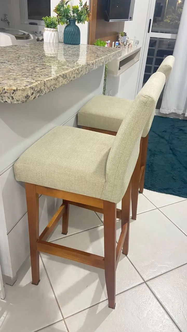 Banquetas de madeira
