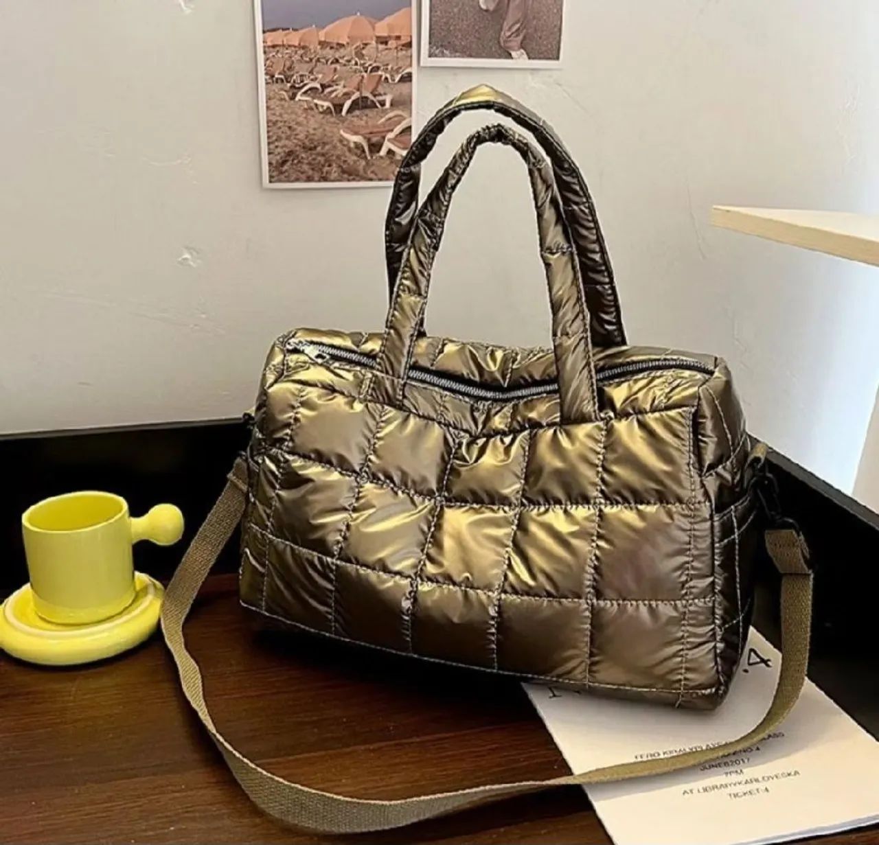 Bolsa média/grande dourada