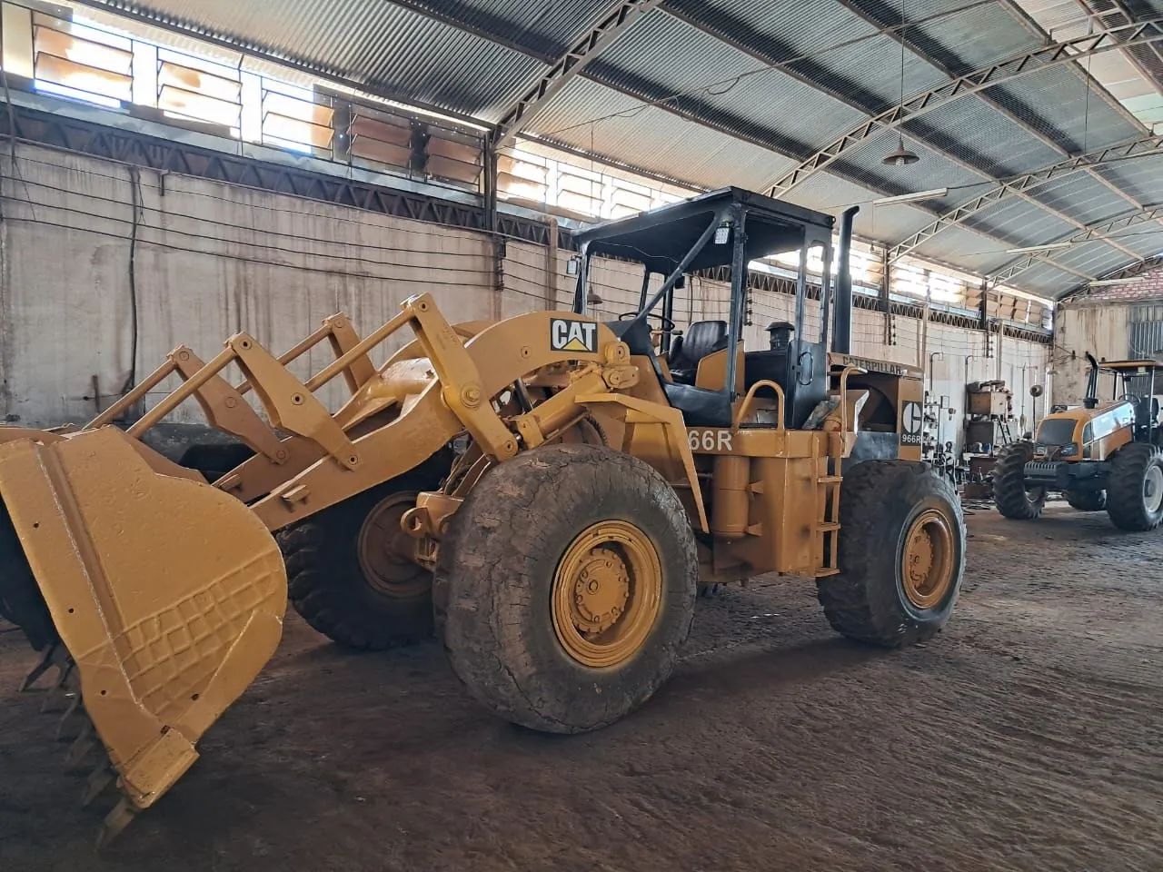 carregadeira Caterpillar 966 R
