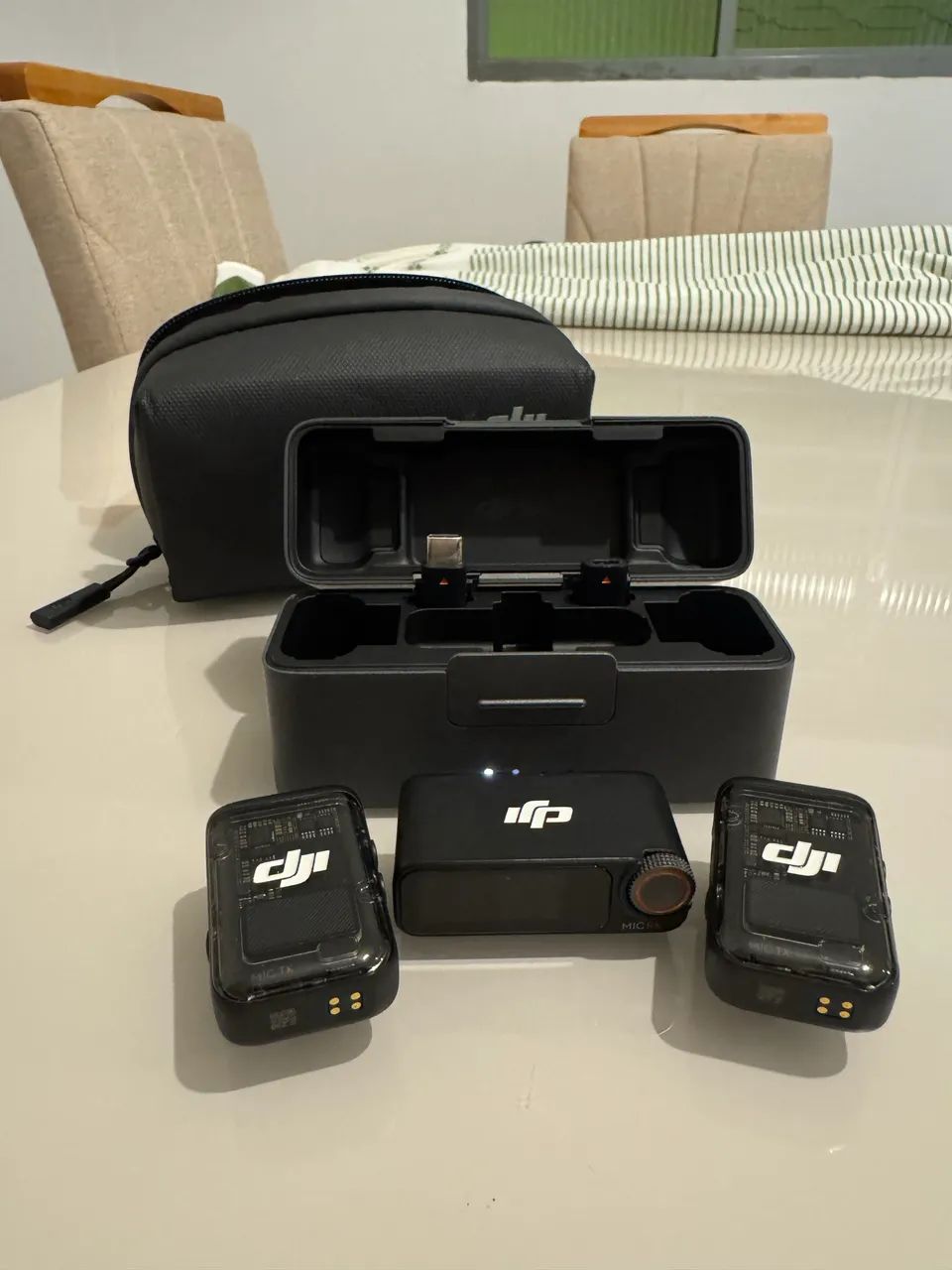 Microfone DJI Mic 2 (2 TX Microfone + 1 RX Receptor + 1 Case de carregamento)